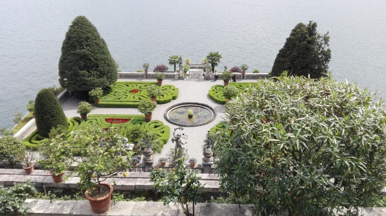 Giardino Apartment Porto Valtravaglia Bagian luar foto
